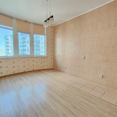 Простора 2к квартира 70 м² з двома балконами. Будинок 2010 року.