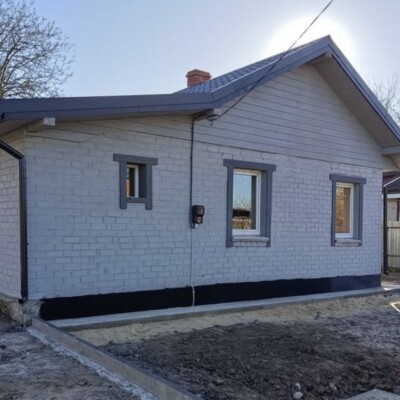 Будинок з новим ремонтом на 16.5 сотках землі.
