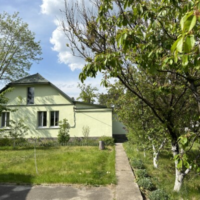 Будинок біля Бучанського парку.