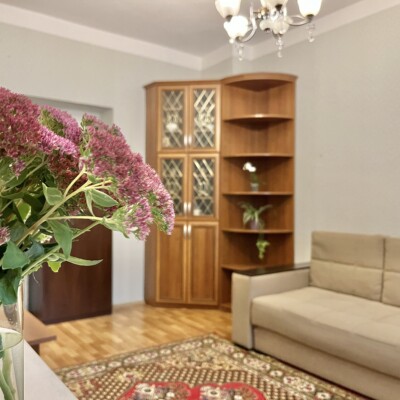 1к квартира 49м² з великою лоджією. Теплий цегляний будинок.