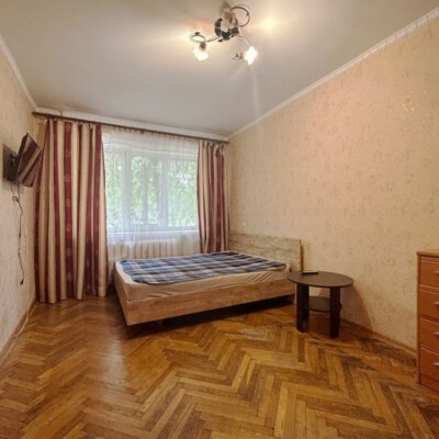 Двокімнатна квартира з ремонтом в центрі Бучі