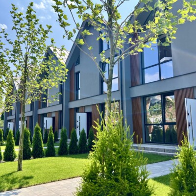 Таунхаус с укрытием в центре Бучи
