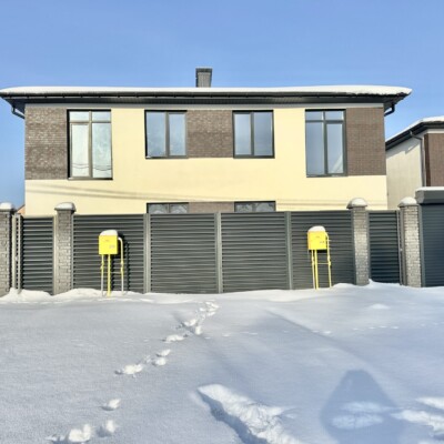 Газифікований дуплекс навпроти озера